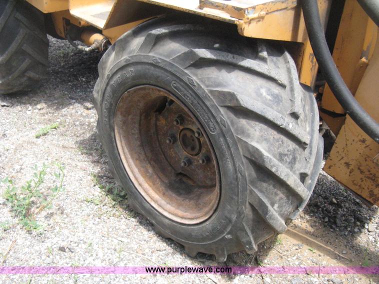 image for item D8368 1991 Case Maxi Sneaker Series B articulated vibratory plow