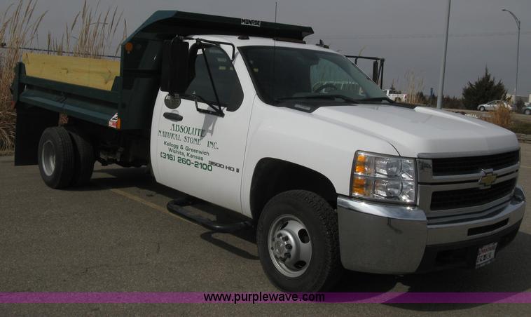 image for item E3079 2007 Chevrolet Silverado 3500HD dump body truck