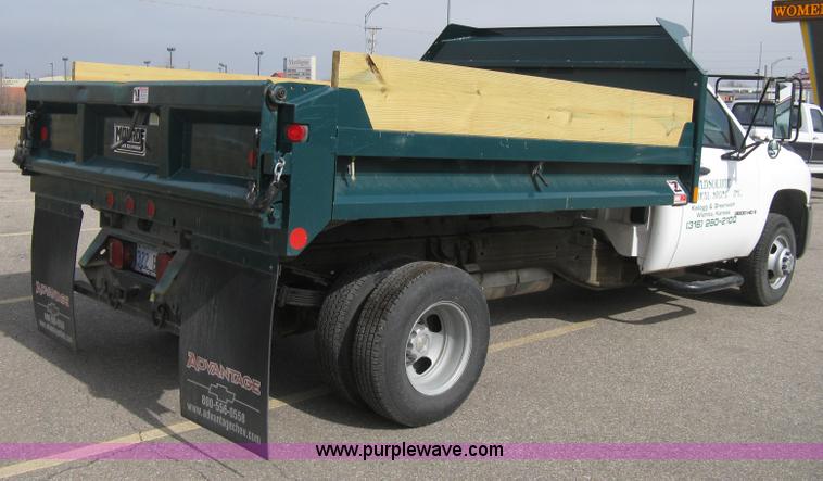 image for item E3079 2007 Chevrolet Silverado 3500HD dump body truck