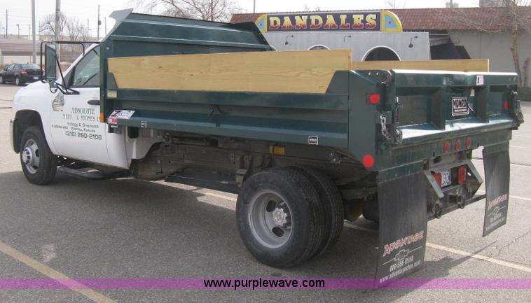 image for item E3079 2007 Chevrolet Silverado 3500HD dump body truck
