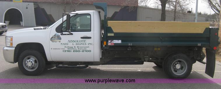 image for item E3079 2007 Chevrolet Silverado 3500HD dump body truck