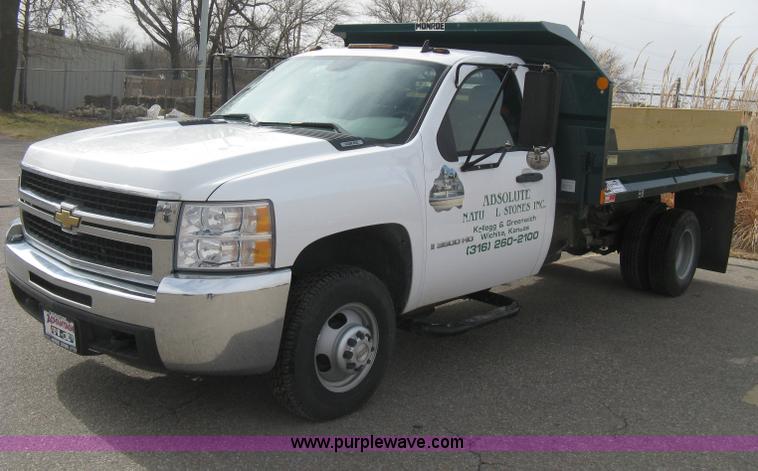 image for item E3079 2007 Chevrolet Silverado 3500HD dump body truck