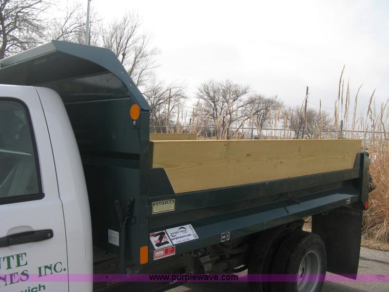 image for item E3079 2007 Chevrolet Silverado 3500HD dump body truck