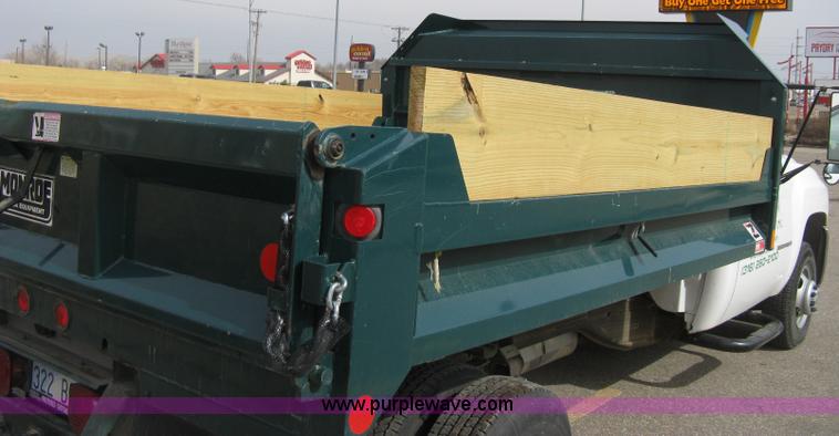 image for item E3079 2007 Chevrolet Silverado 3500HD dump body truck