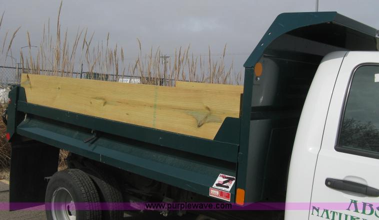 image for item E3079 2007 Chevrolet Silverado 3500HD dump body truck