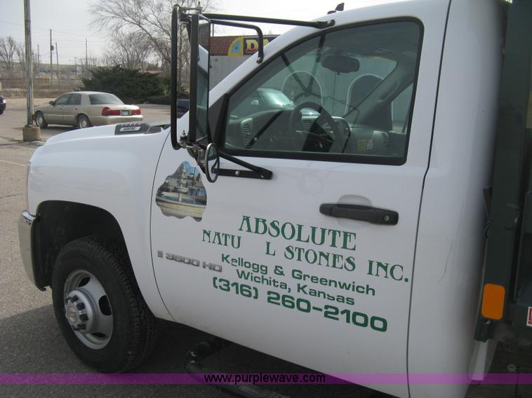 image for item E3079 2007 Chevrolet Silverado 3500HD dump body truck