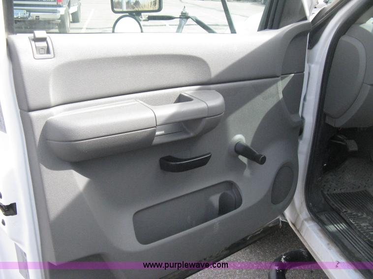 image for item E3079 2007 Chevrolet Silverado 3500HD dump body truck