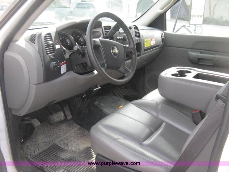 image for item E3079 2007 Chevrolet Silverado 3500HD dump body truck