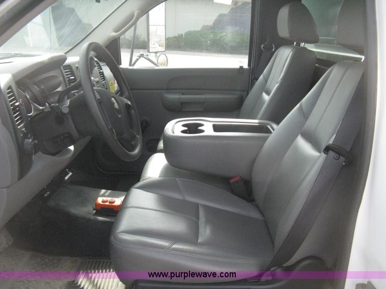 image for item E3079 2007 Chevrolet Silverado 3500HD dump body truck