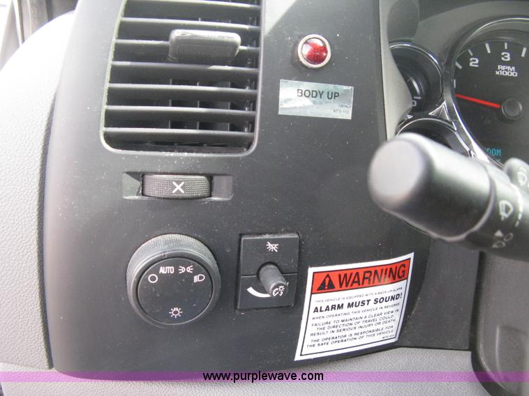 image for item E3079 2007 Chevrolet Silverado 3500HD dump body truck