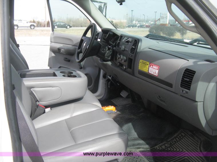 image for item E3079 2007 Chevrolet Silverado 3500HD dump body truck