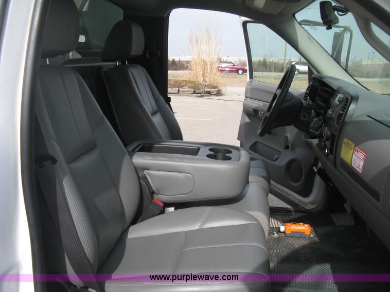 image for item E3079 2007 Chevrolet Silverado 3500HD dump body truck