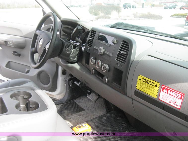 image for item E3079 2007 Chevrolet Silverado 3500HD dump body truck