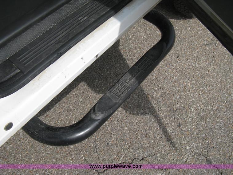 image for item E3079 2007 Chevrolet Silverado 3500HD dump body truck