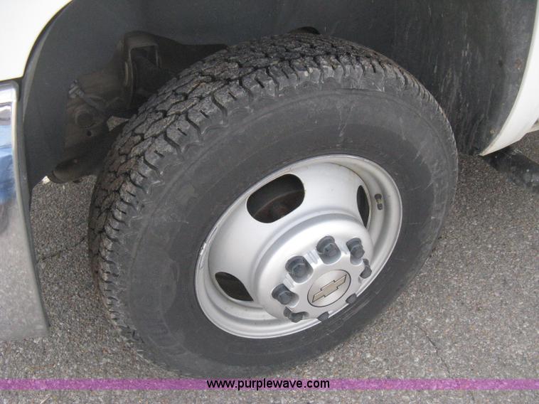 image for item E3079 2007 Chevrolet Silverado 3500HD dump body truck