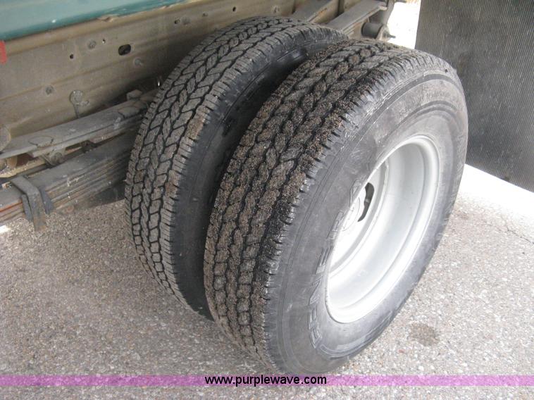 image for item E3079 2007 Chevrolet Silverado 3500HD dump body truck