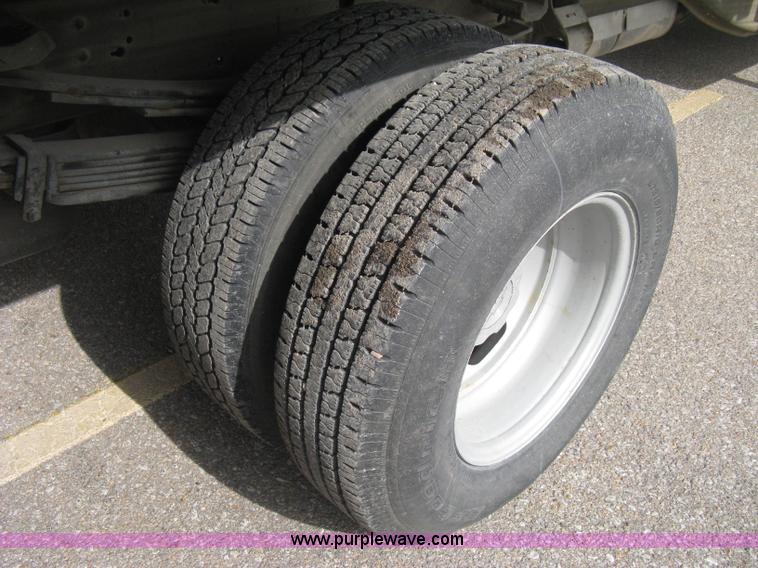 image for item E3079 2007 Chevrolet Silverado 3500HD dump body truck