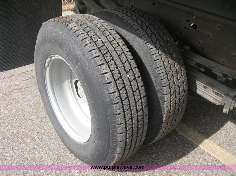 image for item E3079 2007 Chevrolet Silverado 3500HD dump body truck