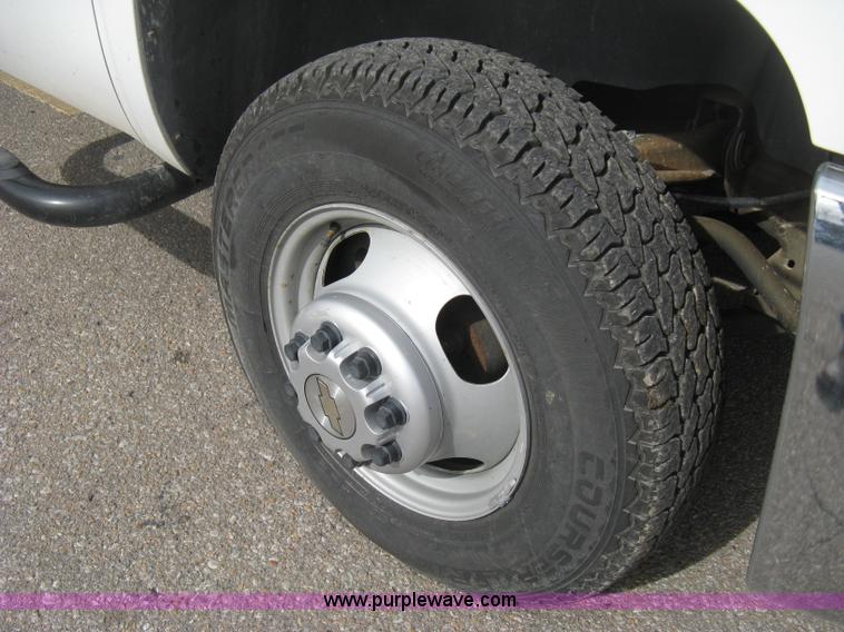 image for item E3079 2007 Chevrolet Silverado 3500HD dump body truck