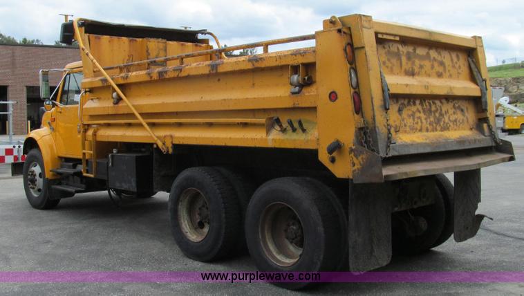 image for item E3963 2000 International 4900 dump truck