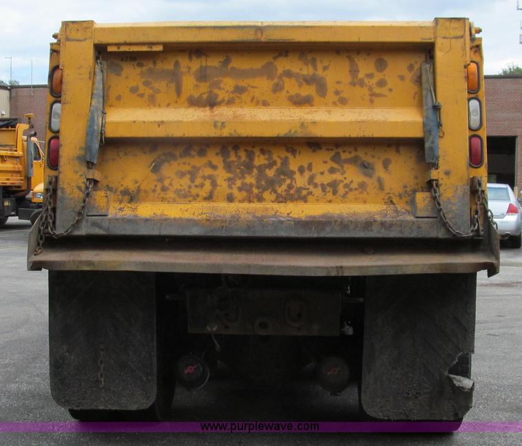 image for item E3963 2000 International 4900 dump truck