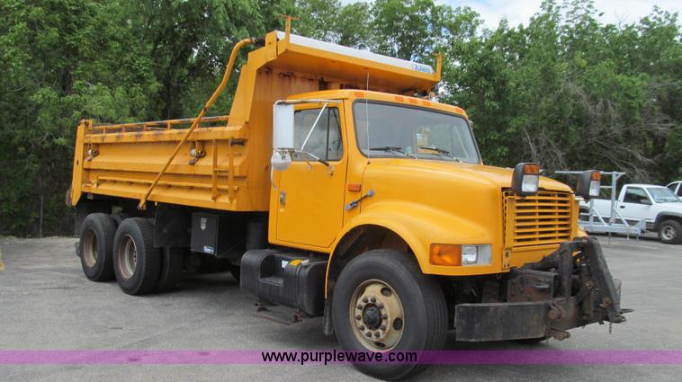 image for item E3963 2000 International 4900 dump truck