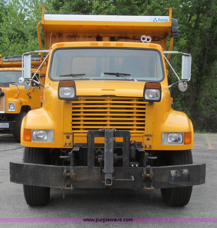 image for item E3963 2000 International 4900 dump truck