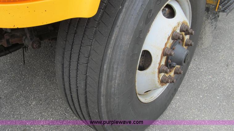 image for item E3963 2000 International 4900 dump truck