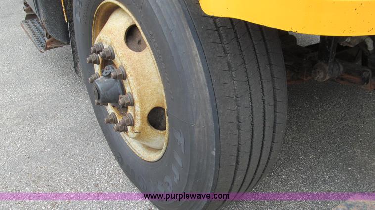 image for item E3963 2000 International 4900 dump truck