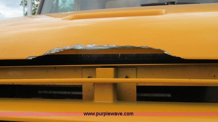 image for item E3963 2000 International 4900 dump truck