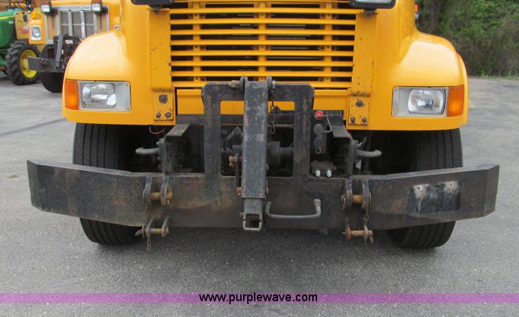 image for item E3963 2000 International 4900 dump truck