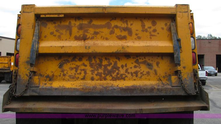 image for item E3963 2000 International 4900 dump truck