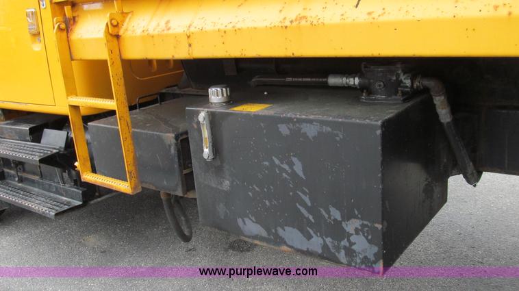 image for item E3963 2000 International 4900 dump truck