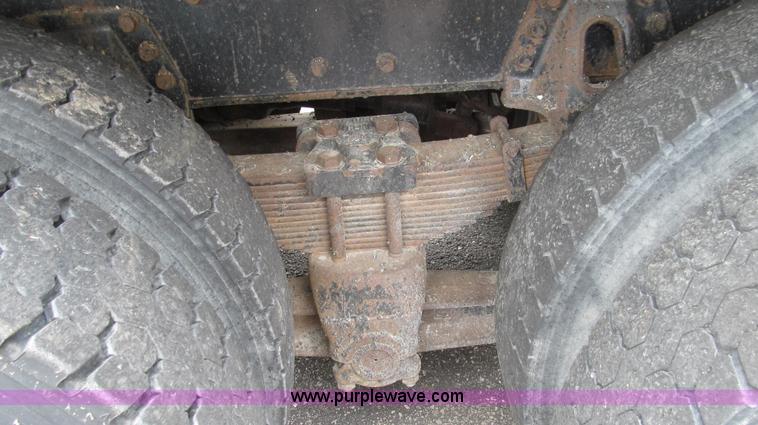 image for item E3963 2000 International 4900 dump truck