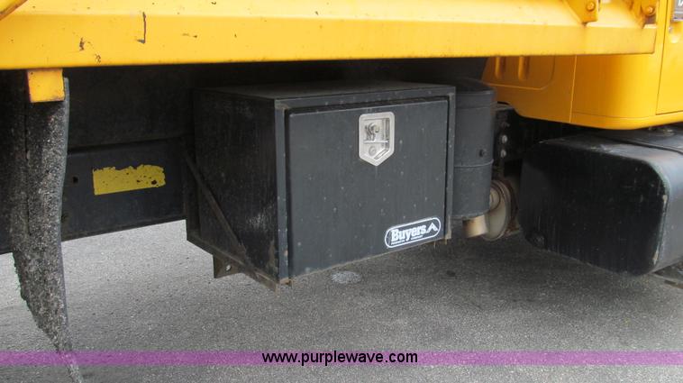 image for item E3963 2000 International 4900 dump truck