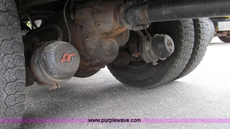 image for item E3963 2000 International 4900 dump truck