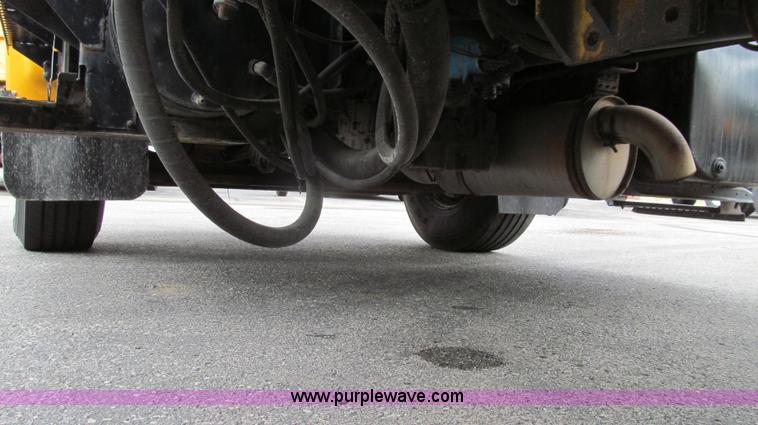 image for item E3963 2000 International 4900 dump truck