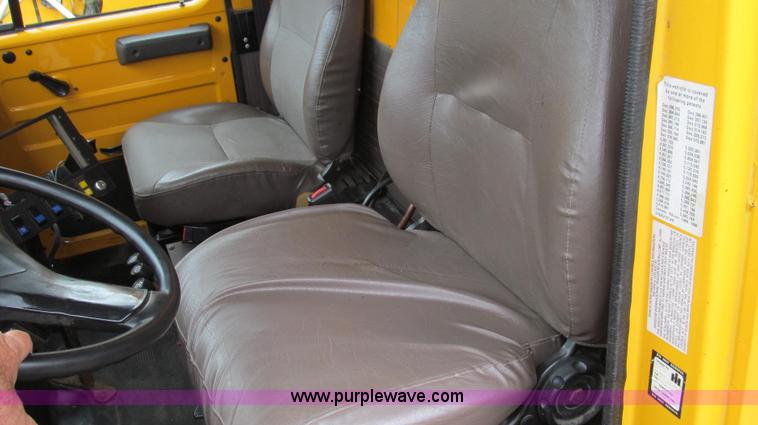 image for item E3963 2000 International 4900 dump truck