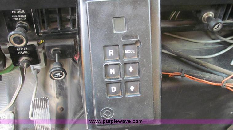 image for item E3963 2000 International 4900 dump truck