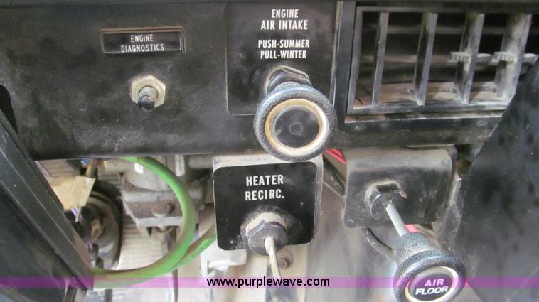 image for item E3963 2000 International 4900 dump truck