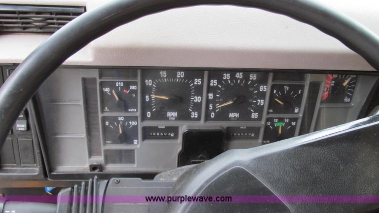 image for item E3963 2000 International 4900 dump truck