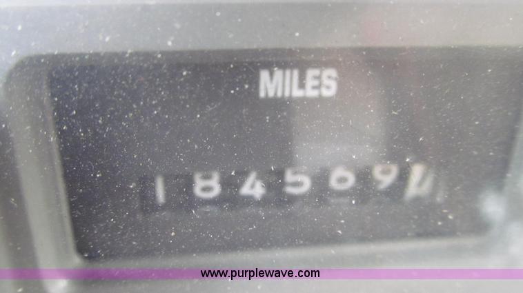 image for item E3963 2000 International 4900 dump truck