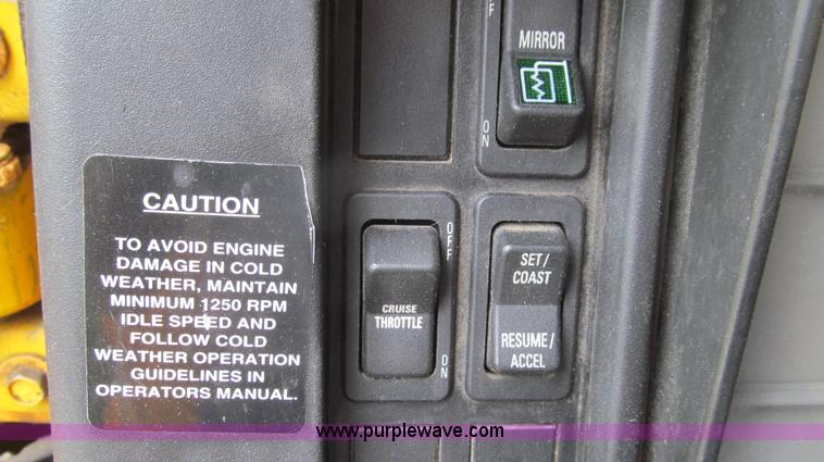 image for item E3963 2000 International 4900 dump truck