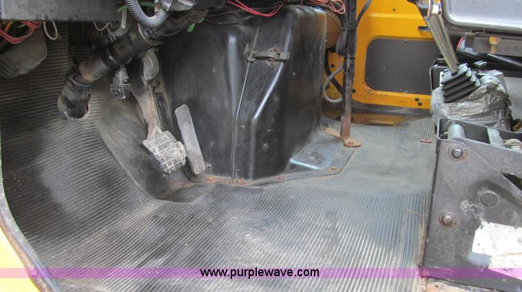 image for item E3963 2000 International 4900 dump truck