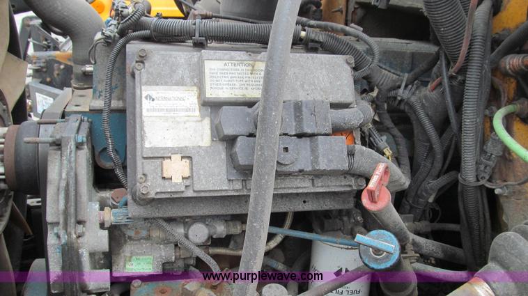 image for item E3963 2000 International 4900 dump truck