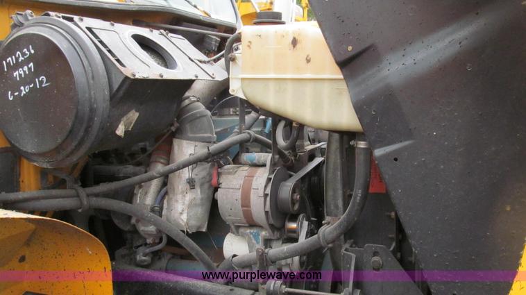 image for item E3963 2000 International 4900 dump truck