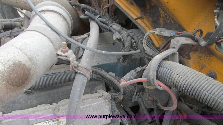 image for item E3963 2000 International 4900 dump truck