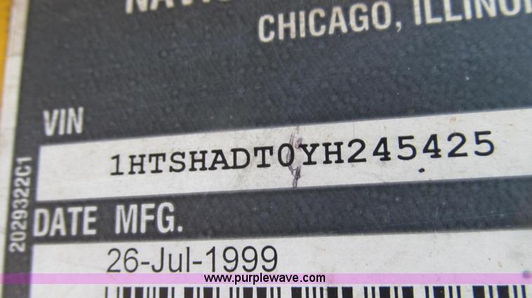 image for item E3963 2000 International 4900 dump truck