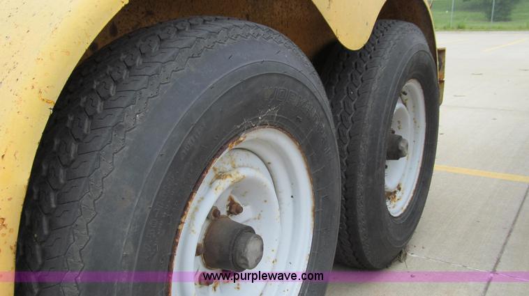 image for item E3965 1992 Eagle body trailer