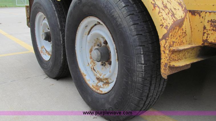 image for item E3965 1992 Eagle body trailer